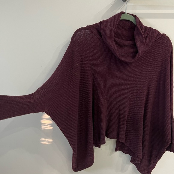 Free People Beach split back turtle neck poncho size xs - Picture 4 of 5